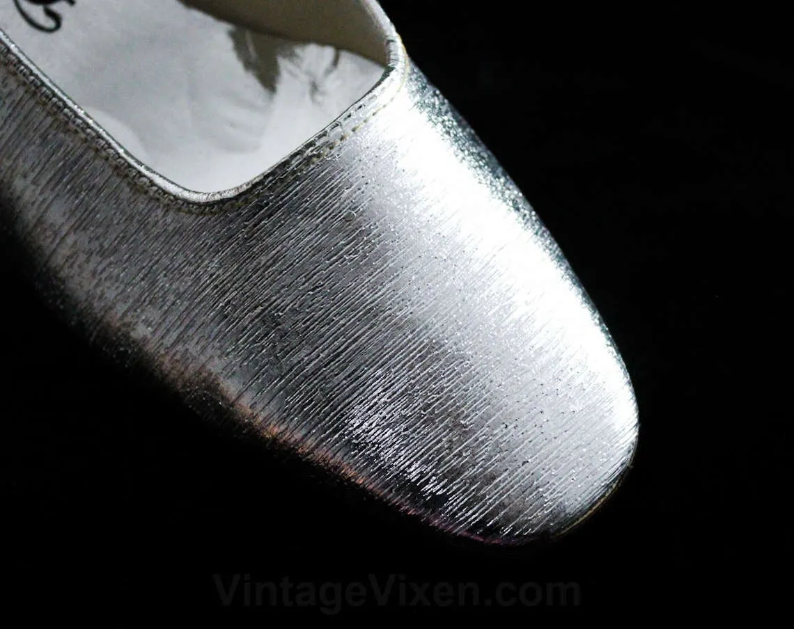 Size 6 Sparkling Silver Shoes - 1960s Metallic Evening Heels - 60s Pumps - Fine Metallic Texture - Formal 60's Deadstock - 6M Medium Width